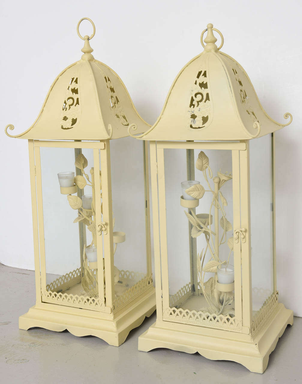 Two Chinoiserie Lanterns In Good Condition In New York, NY