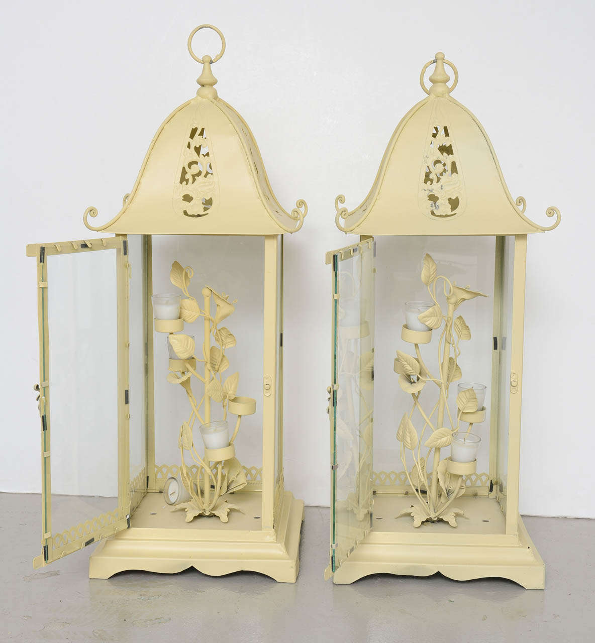 Mid-20th Century Two Chinoiserie Lanterns