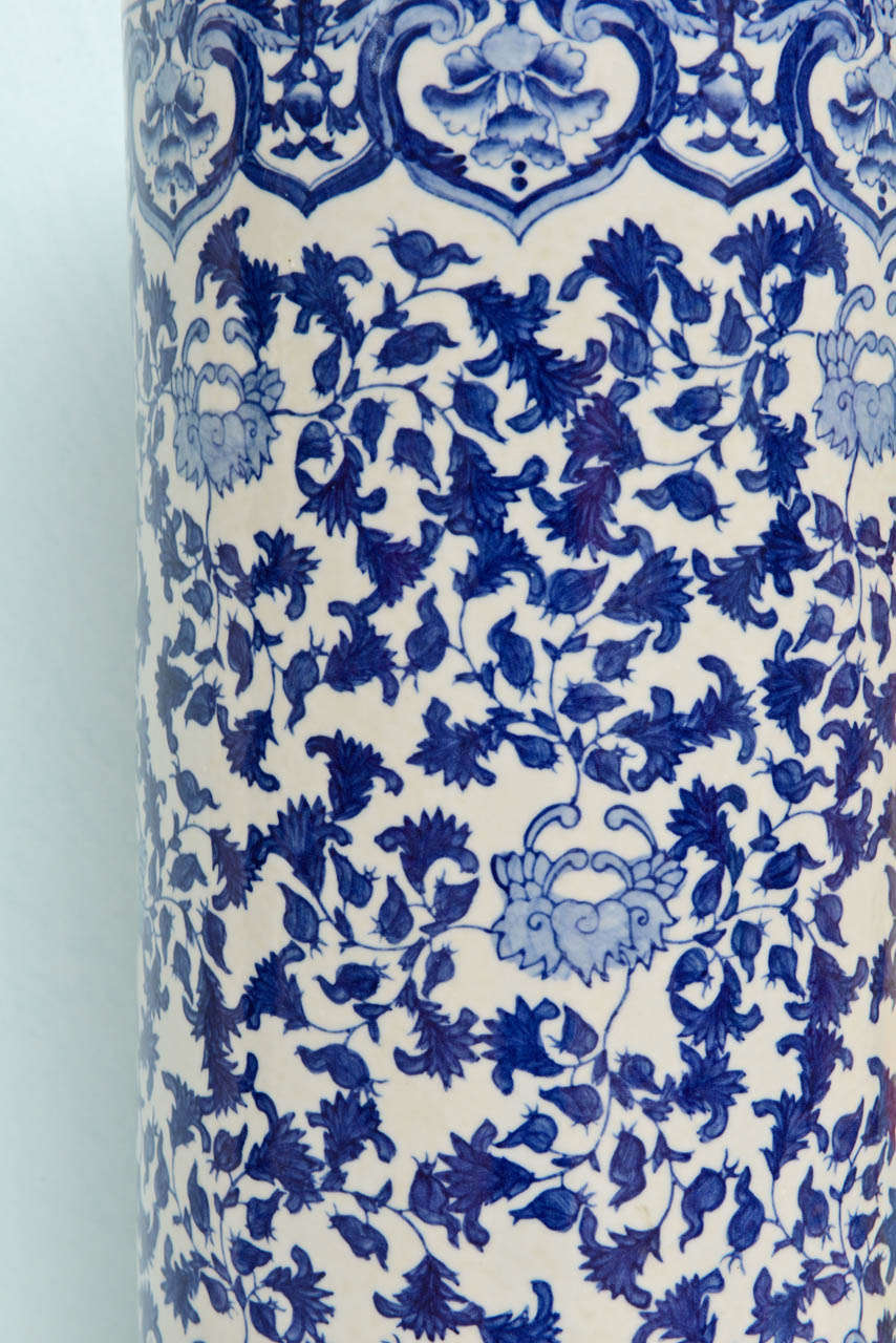 A Chinese Blue and White Porcelain Umbrella Stand In Excellent Condition In New York, NY