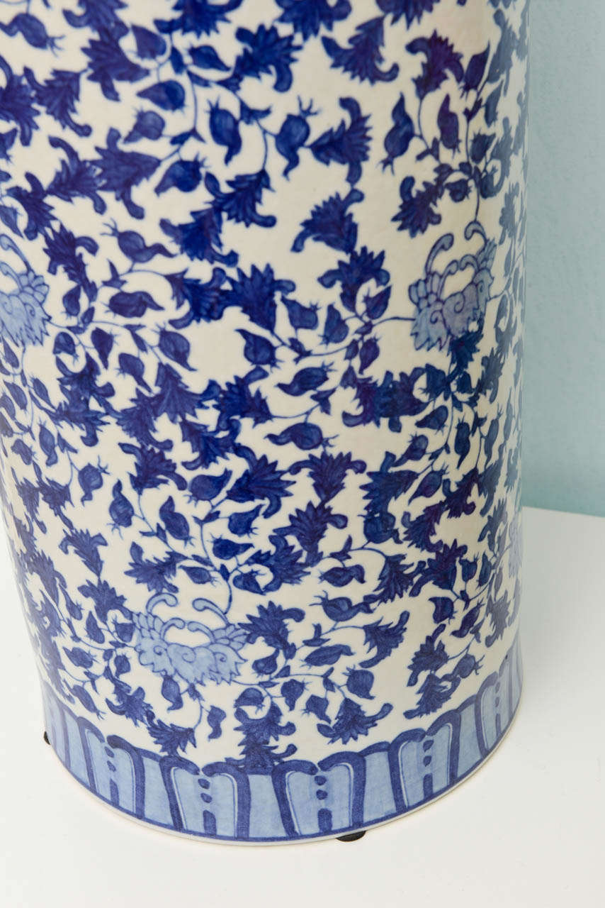 A Chinese Blue and White Porcelain Umbrella Stand 2