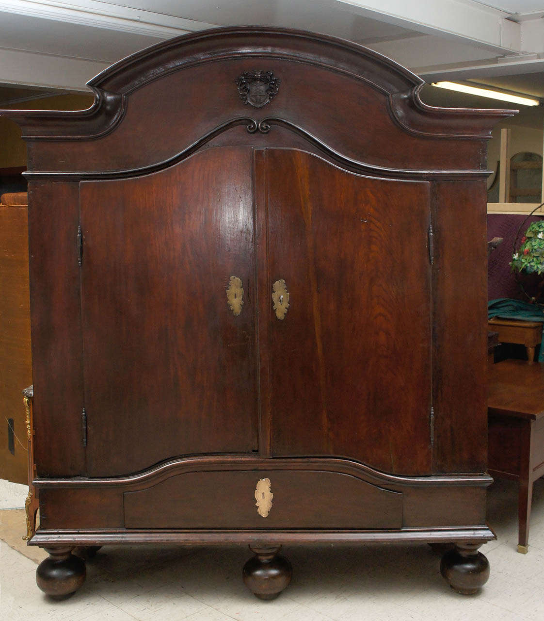 Niederländischer Barock-Eichenschrank aus der Periode 1773