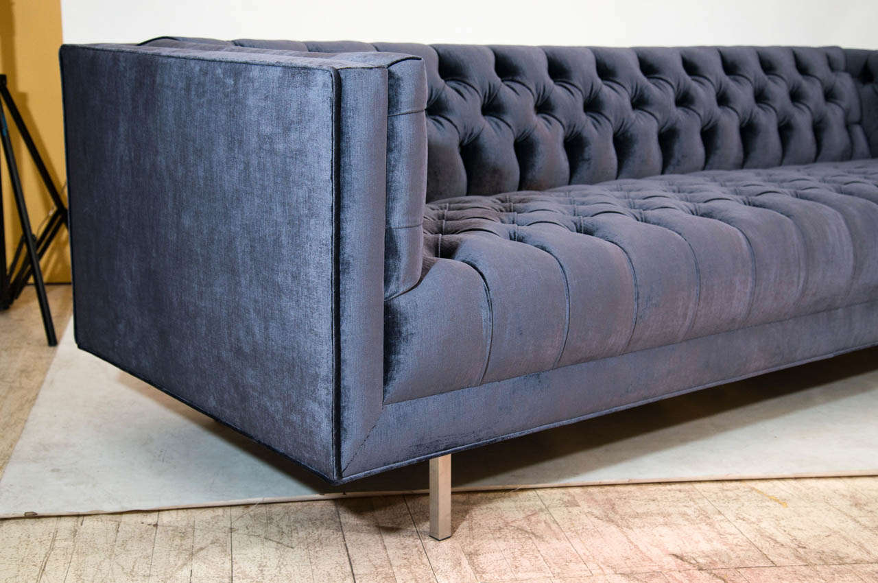 Mid-Century Modern Modern Tufted Velvet Sofa For Sale