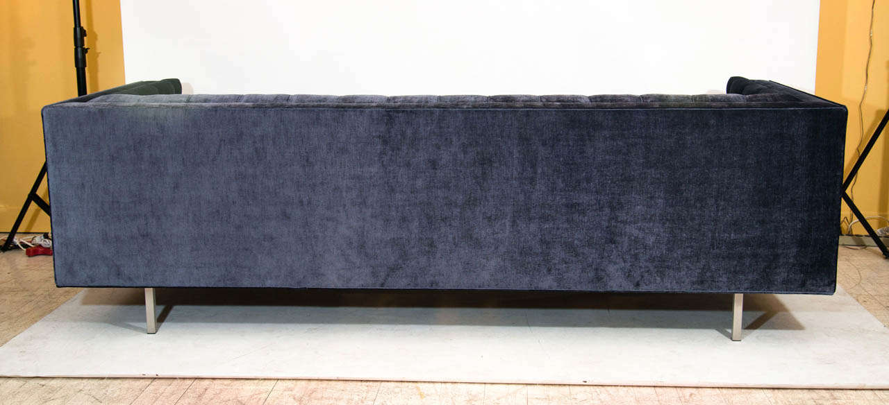 Modern Tufted Velvet Sofa In Good Condition For Sale In New York, NY