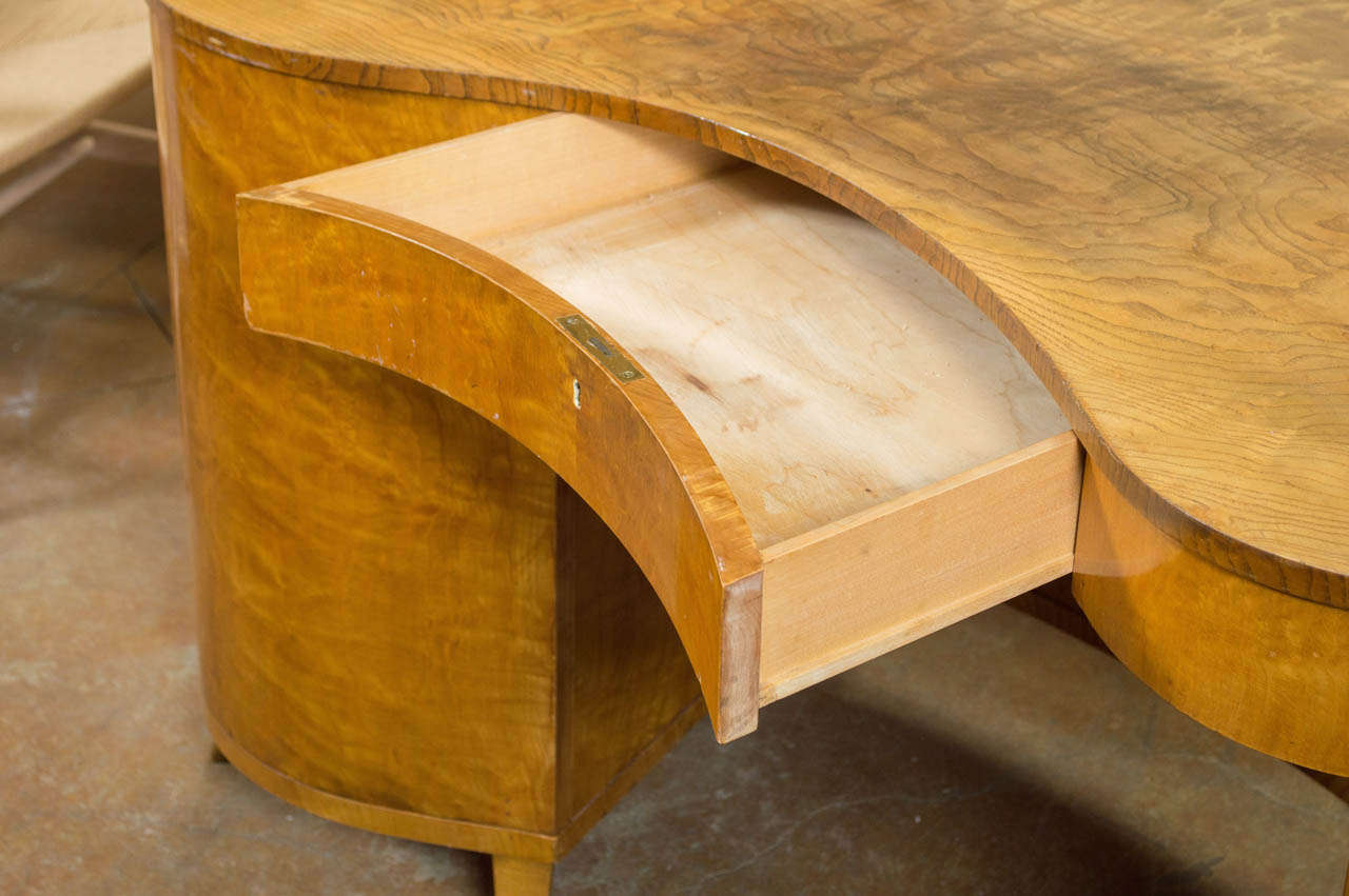 Gorgeous Kidney Shaped Desk In Good Condition In San Francisco, CA