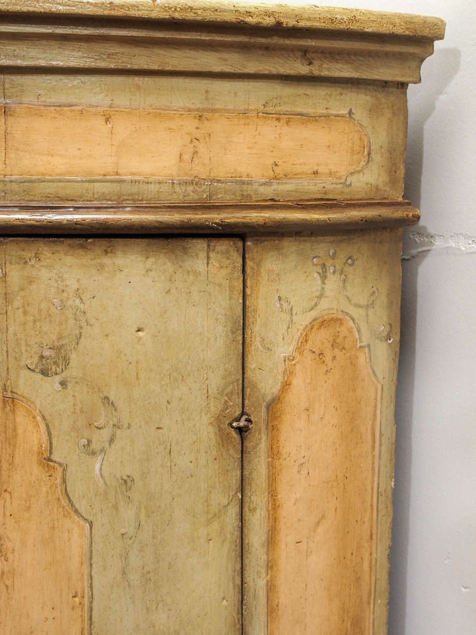 18th Century  Corner Cabinet For Sale 1