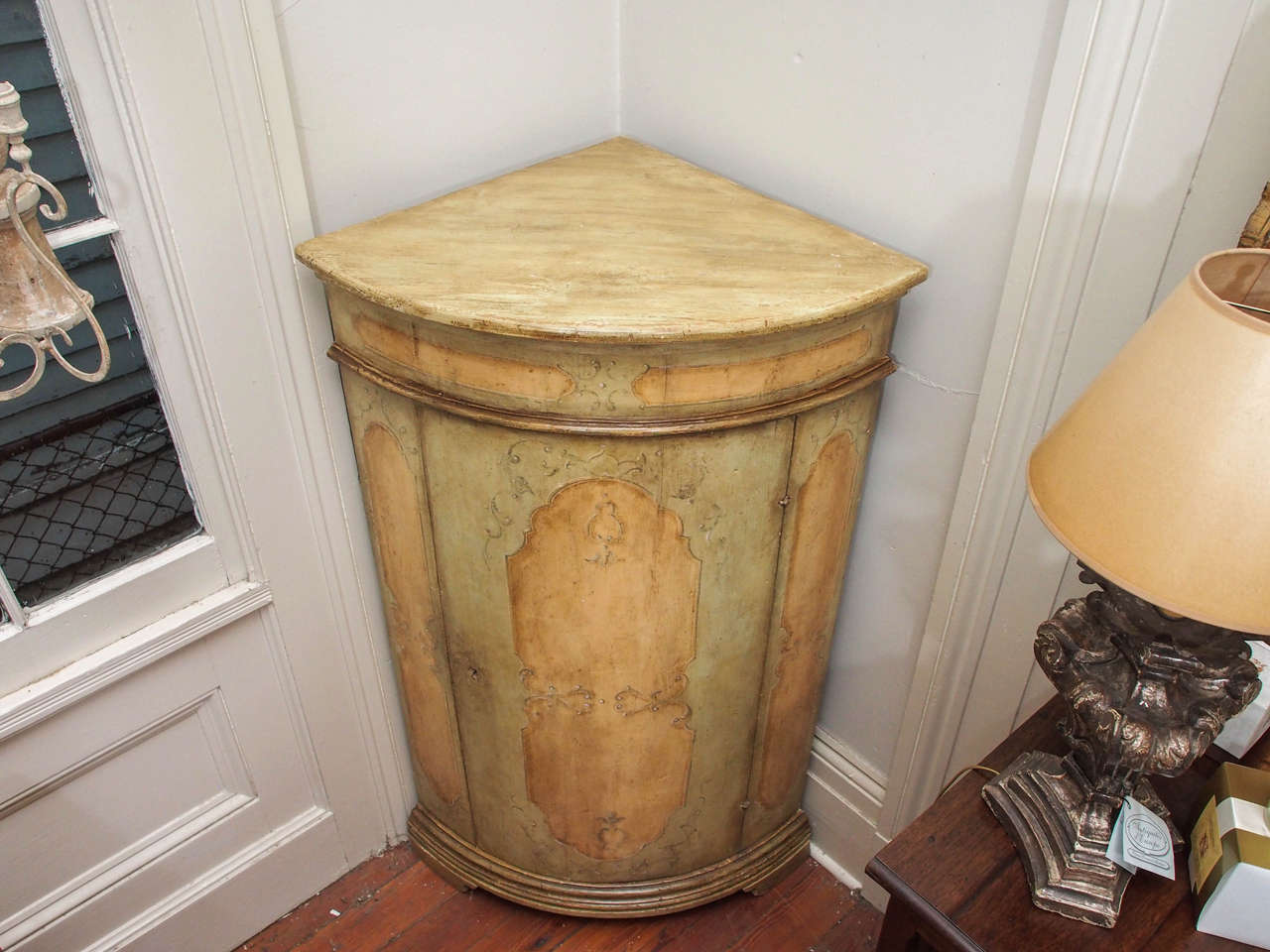 18th Century  Corner Cabinet For Sale 3