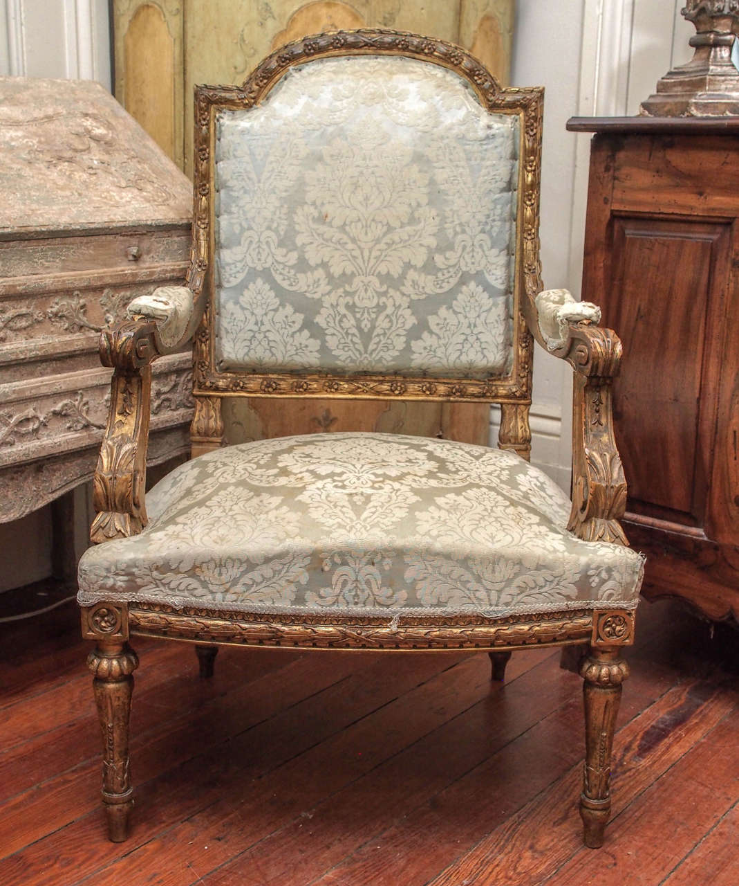 Pair of 19th century Louis XVI style carved giltwood fauteuils.
We have reupholstered these two armchairs with white linen fabric.
Pictures sent upon request.