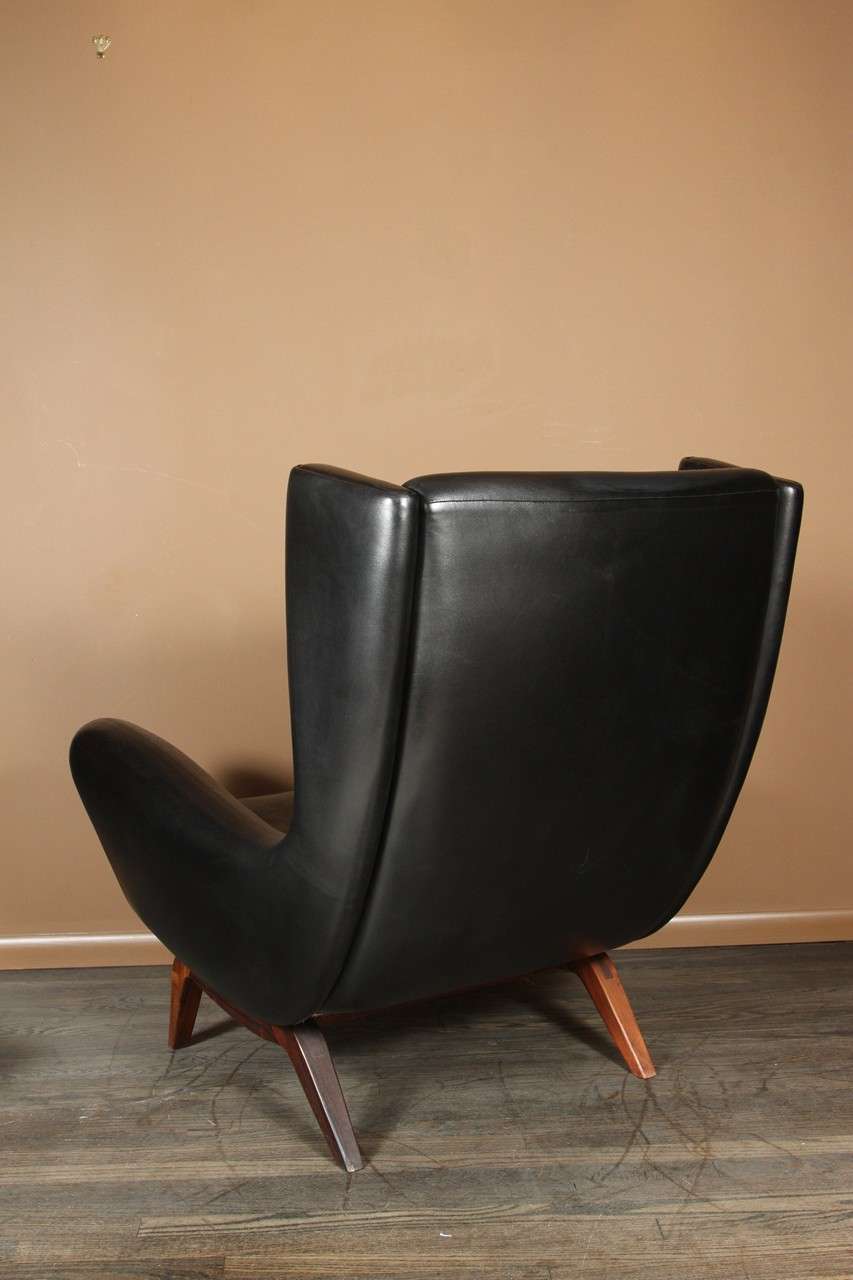 Illum Wikkelsø model 110 Black Leather Chair with Ottoman 4