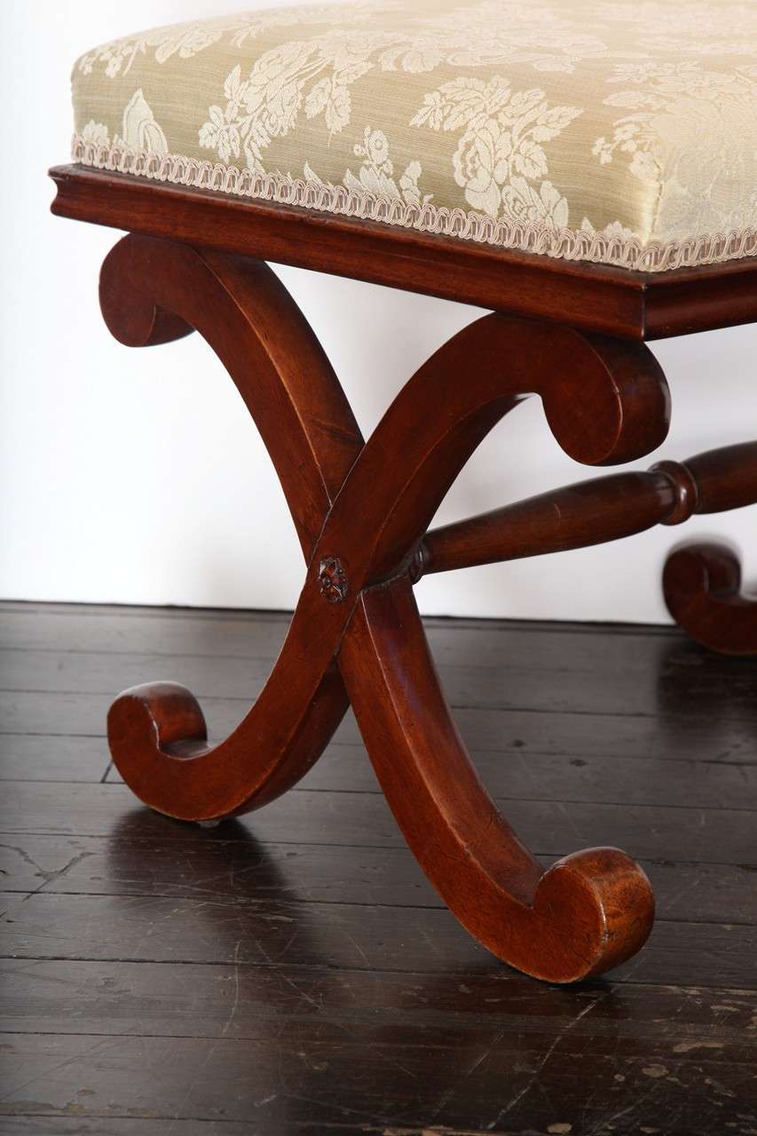 19th Century English Mahogany Stool In Excellent Condition In New York, NY