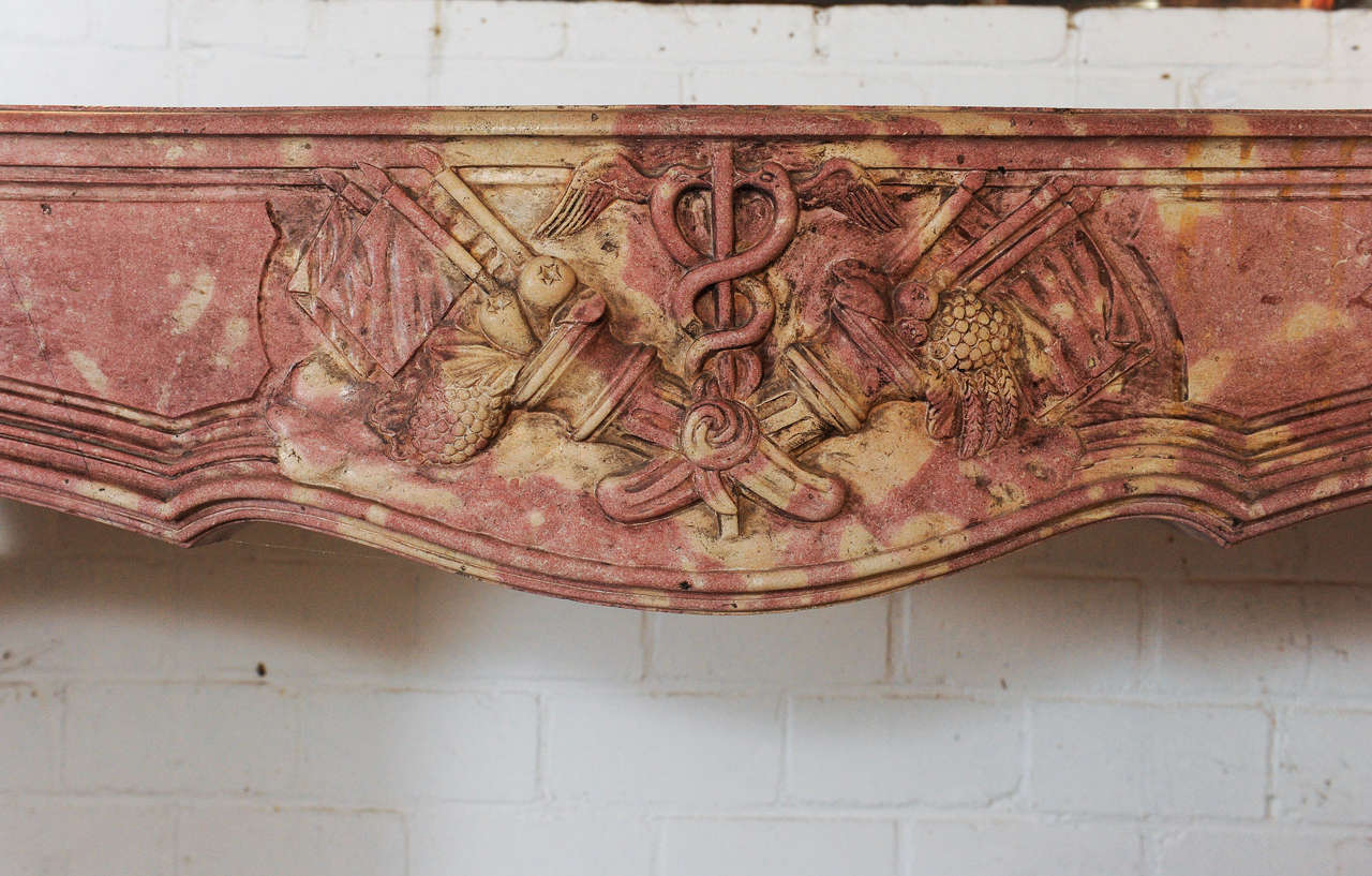 Early 18th Century French Baroque Carved Limestone Fireplace / Mantel Piece In Good Condition In Baambrugge, NL