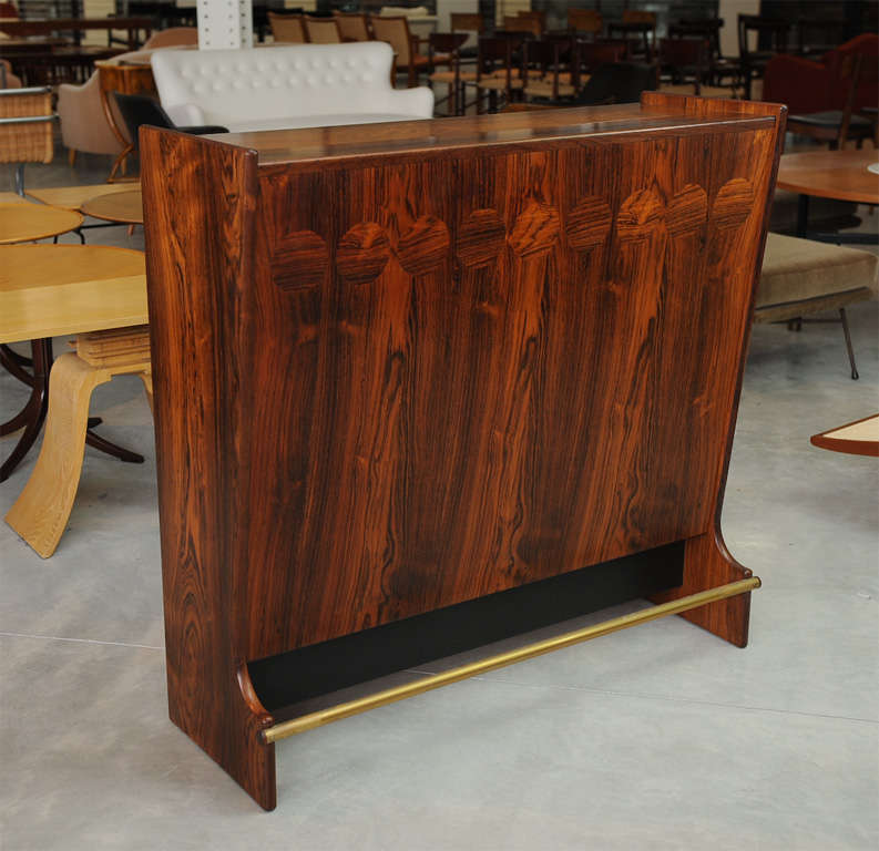 Freestanding rosewood bar. Front with two fold-down doors behind which is a bar section with space for glasses and bottles. Produced by J. Skaaning & Søn, model SK661. 1960's. Literature: Mobilia No. 133 August 1966. H. 112. L. 115. W. 37 cm.