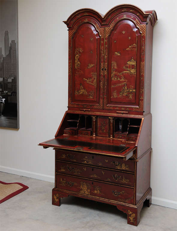 A George I style lacquered Bureau Bookcase In Excellent Condition For Sale In San Francisco, CA