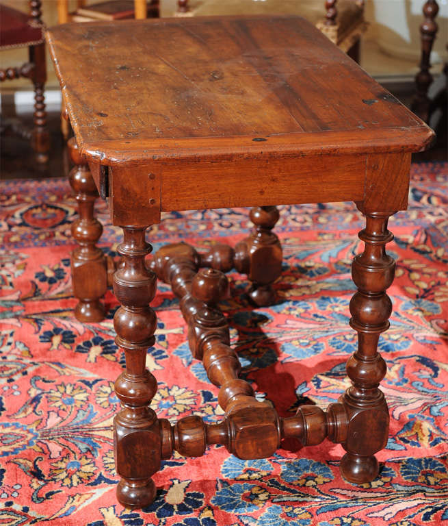 French Walnut Writing Table, circa 1700 For Sale 4