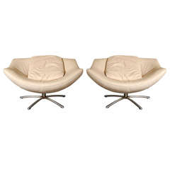 Vintage Pair of Gigi Swivel Armchairs by Gerard van den Berg