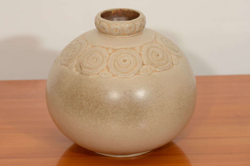 Ceramic art deco vase
Signed on base: illegible
