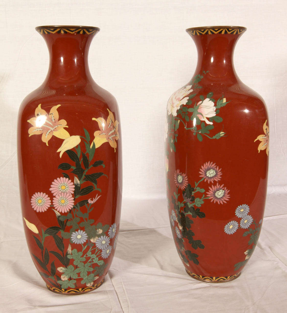 Cloissoné Pair of Early 20th Century Japanese Vases For Sale