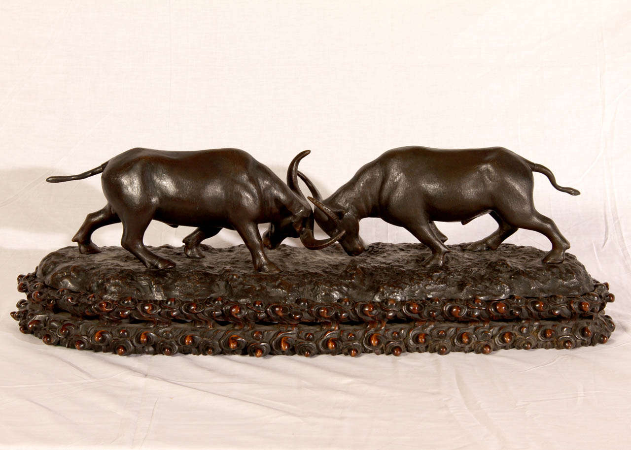 20th Century bronze sculpture 'Combat de buffles' (Bufalo fight). Brown patina bronze and carved wood base. Very good condition. Normal wear consistent with age and use.