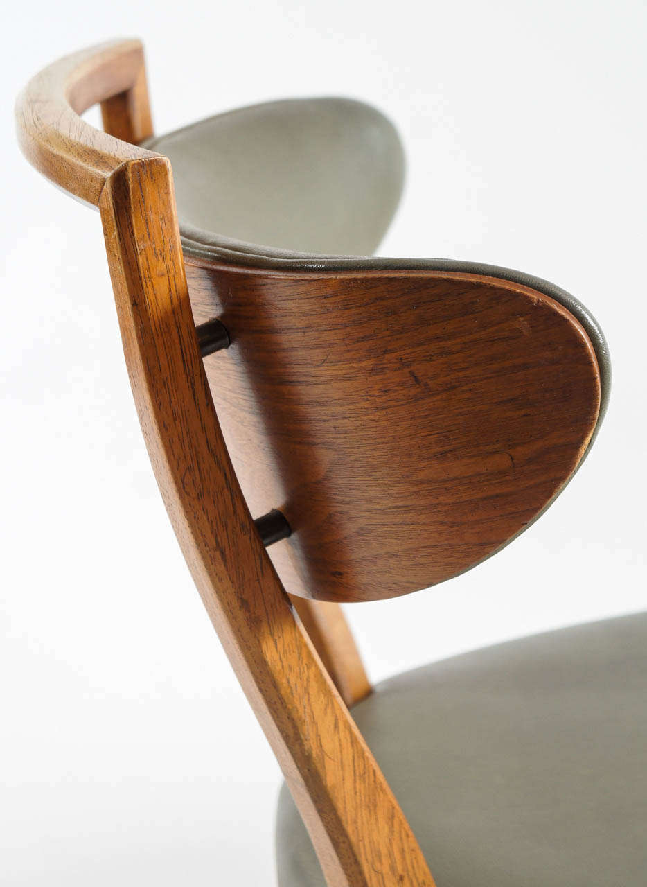 Pair of Slipper Chairs in the style of T. H. Robsjohn-Gibbings, c. 1950 1