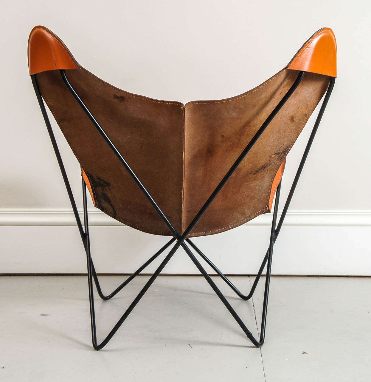 Fauteuil papillon Hardoy en cuir du milieu du siècle dernier Bon état à Hudson, NY