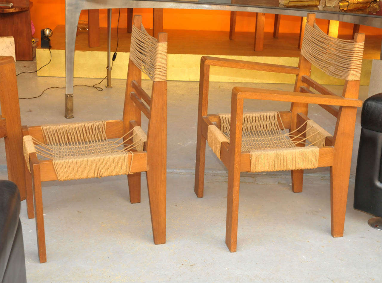 1950's set of four armchairs and two chairs in oak and rope. Good condition. Normal wear consistent with age and use. 

Dimension: Height 85cm x Seat height 40cm x Width 60cm x Depth 50.
Dimension: Height 85cm x Seat height 40cm x Width 46cm x