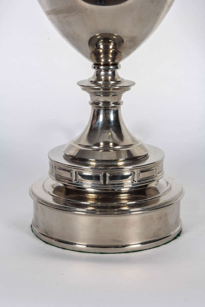 Paar Hollywood-Regency-Lampen aus poliertem Nickel von Stiffel im Zustand „Hervorragend“ im Angebot in New York, NY