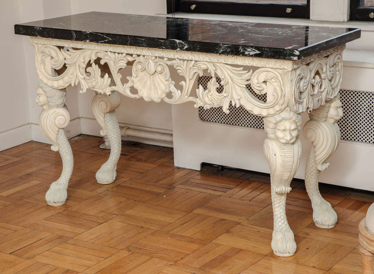 A George II Style Carved and Painted Console Table with Black Marble Top, c. 1940 In Good Condition For Sale In New York, NY