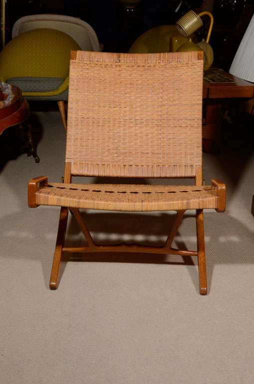 Woven cane folding chair by Hans Wegner In Excellent Condition In Hoboken, NJ