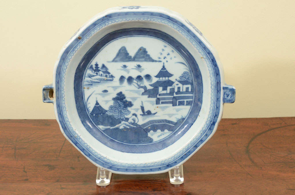 Nice quality Blue and white Chinese vegetable warmer