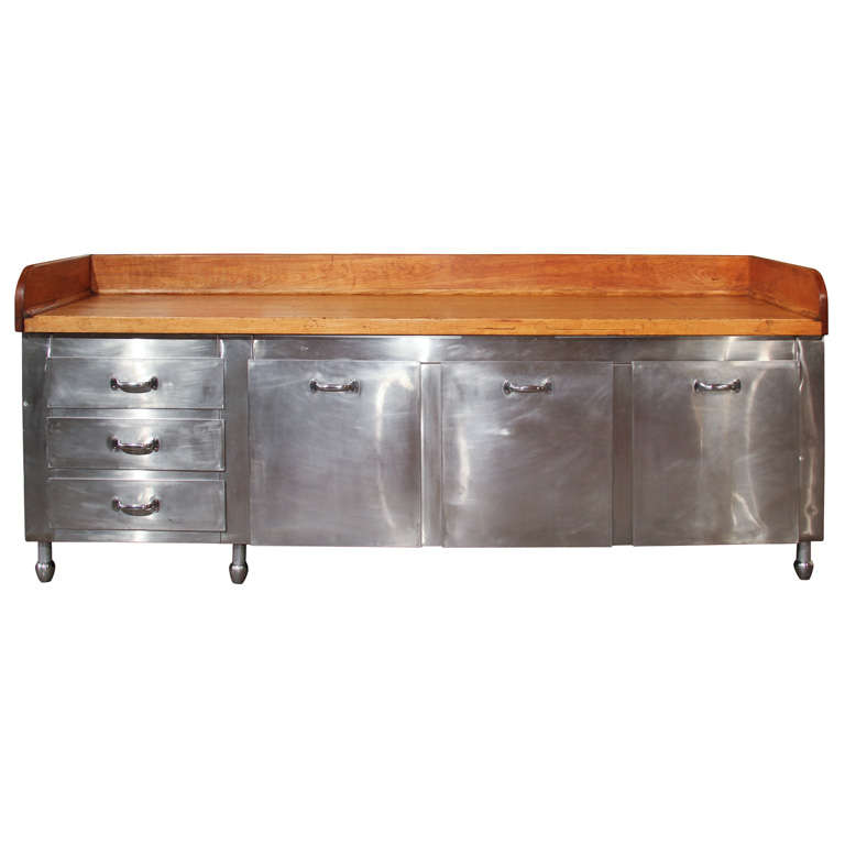 Baker's Pie Table