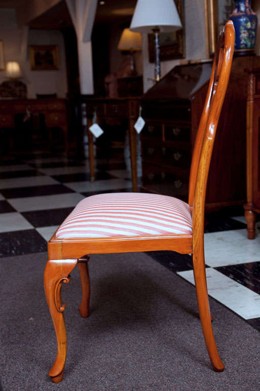 Nussbaum Queen Anne Stil Stuhl im Angebot 1