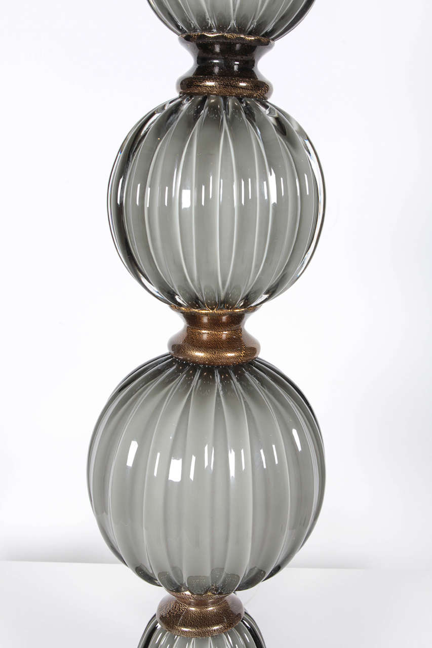 Pair of Italian Murano Grey and 23-Karat Gold Glass Lamps In Excellent Condition In New York, NY
