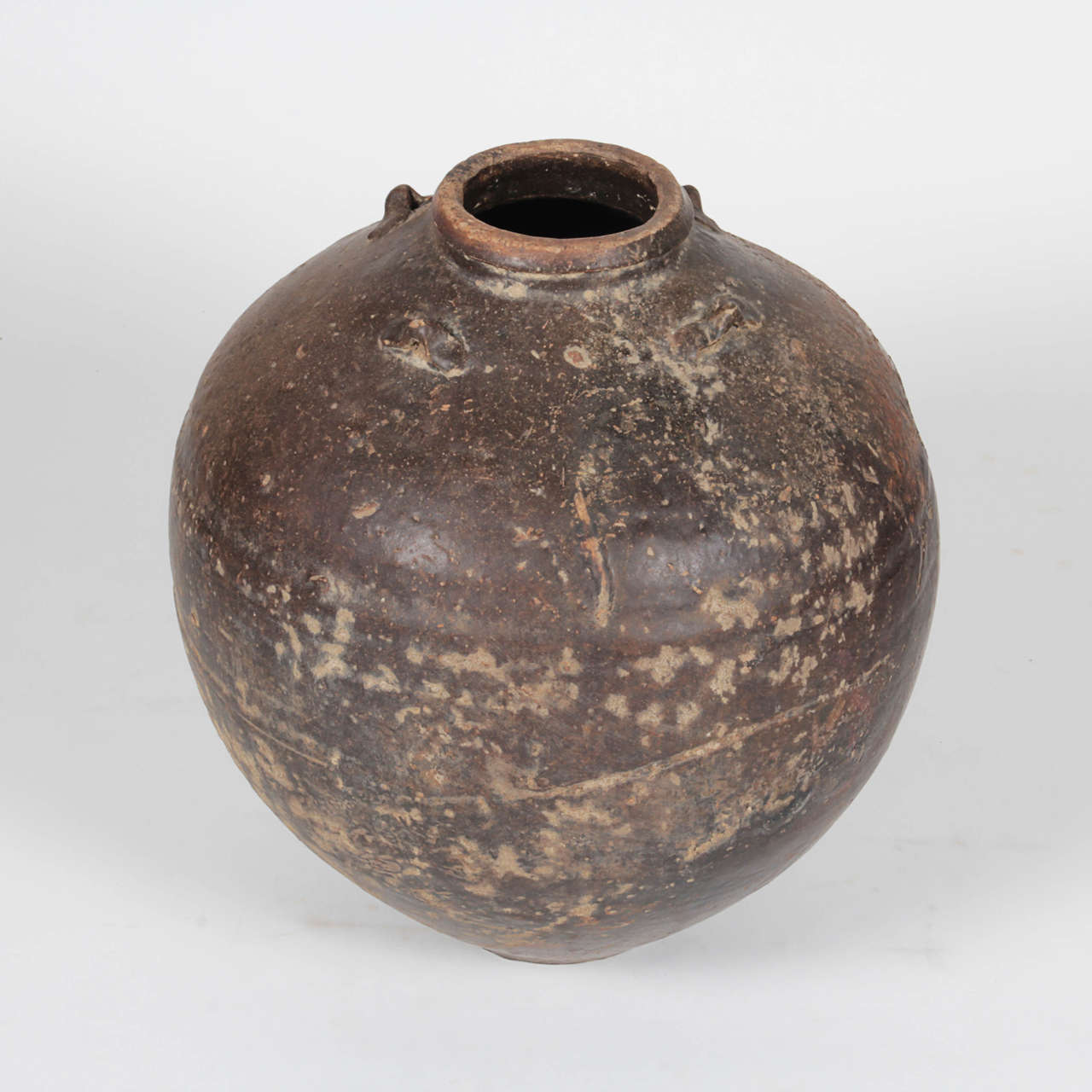 Hand-Crafted Antique Round Kalimantan Ceramic Pot For Sale