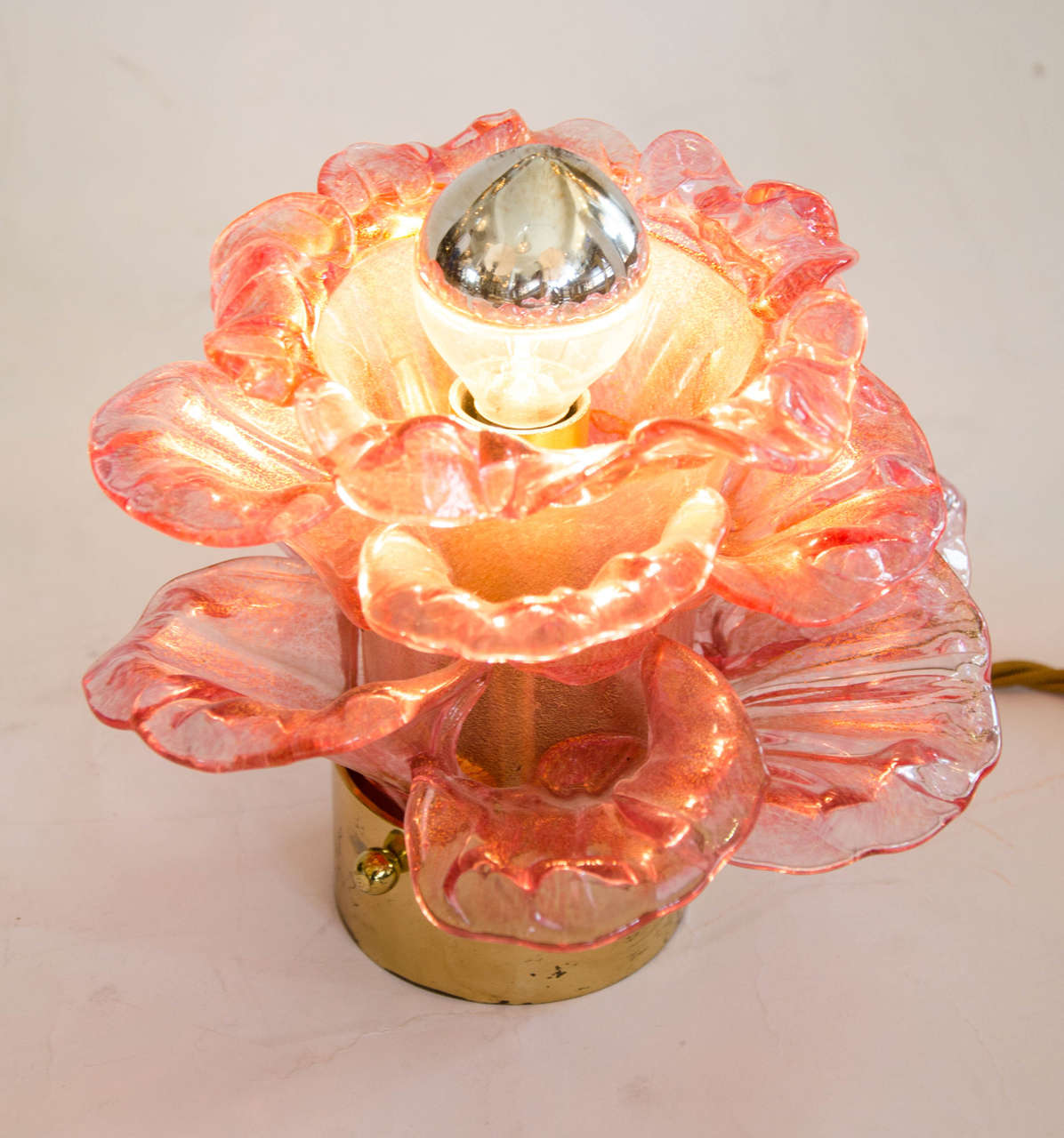 Very romantic 1950s Italian flower light by Barovier & Toso in Murano glass with various shades of rich pink in the form of a rose, standing on a brass base.