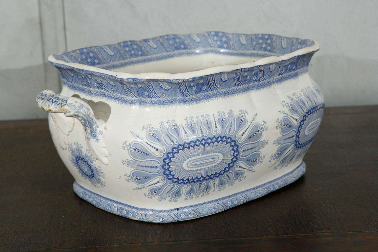 This impressive piece of early 19th century earthenware ceramics has a lovely shape and proportion with intricate patterning in blue and white. The piece has  one blue underglazed mark reading: Western Star-Granite China-W. Ridgway and an impressed
