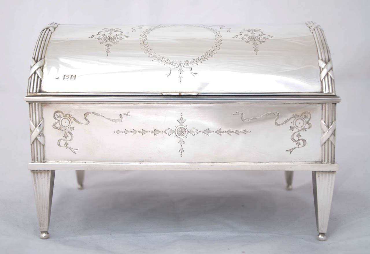 An antique sterling silver jewellery (jewelry) box made in London 1905 by William Comyns. The box is hinged in the centre (center!) of the lid so that it can be opened from both sides and has what is almost certainly the original velvet