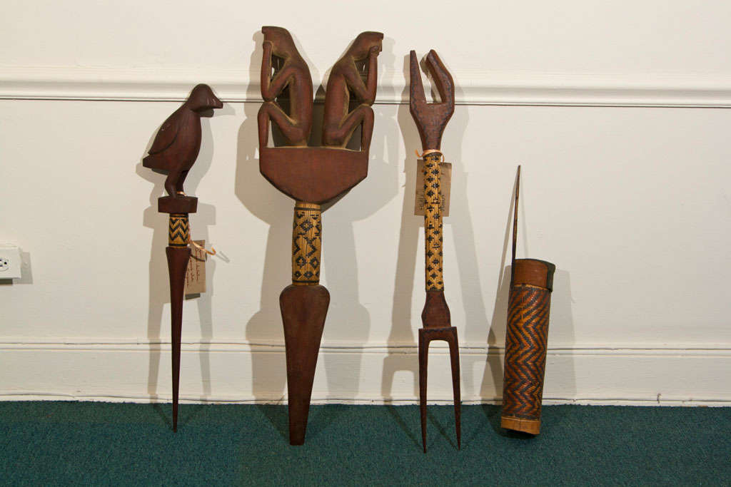 1- CACIQUE MACANA - BOLIVAR,AMAZONAS-$750.00...2.YEKUANA TRIBE CHIEFS VERA WOOD  HAMMER  $1250.00...YEKUANO  ARMA- UPPER ORINOCO RIVER AMAZONAS VENEZUILA $700.00...4-POISON DARTS AND HOLDER $800.00