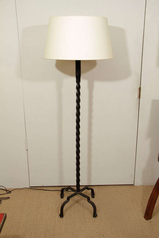 Twisted-Stem Iron Floor Lamp 5