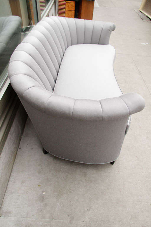 Hollywood Channel-Back Sofa In Excellent Condition In New York, NY