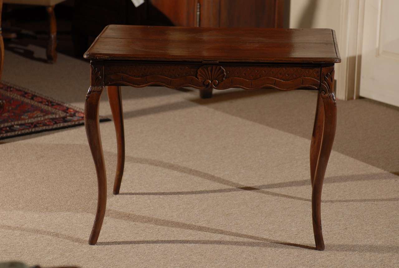 18th Century French Period Regence Side  Table, Circa 1740 In Excellent Condition For Sale In Atlanta, GA