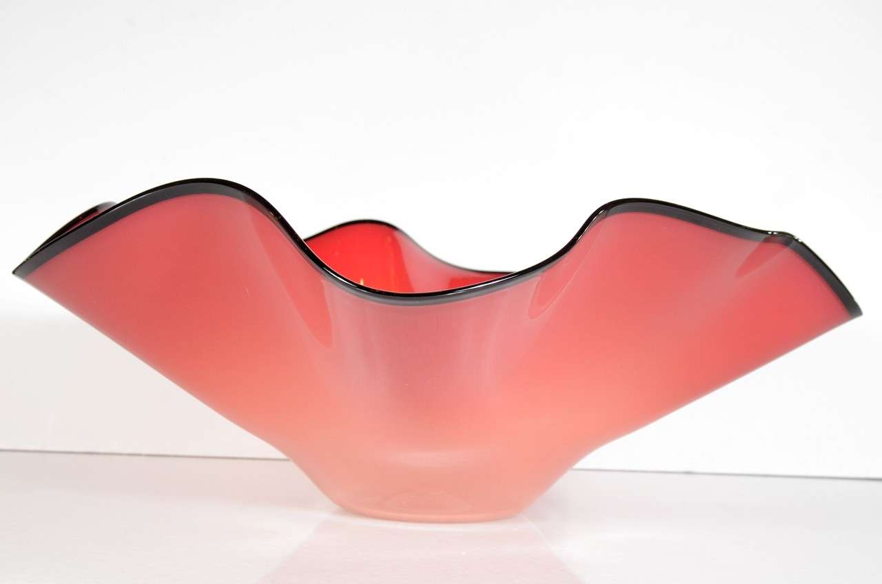 Large Art Glass Bowl in the manner of Chihuly In Excellent Condition In New York, NY