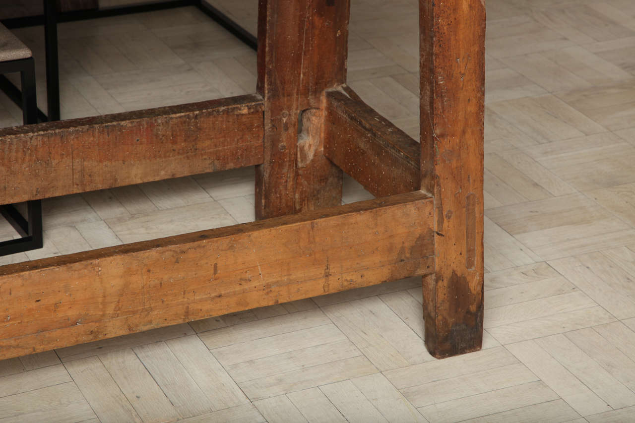 Mid-18th Century Walnut Console Table For Sale 1