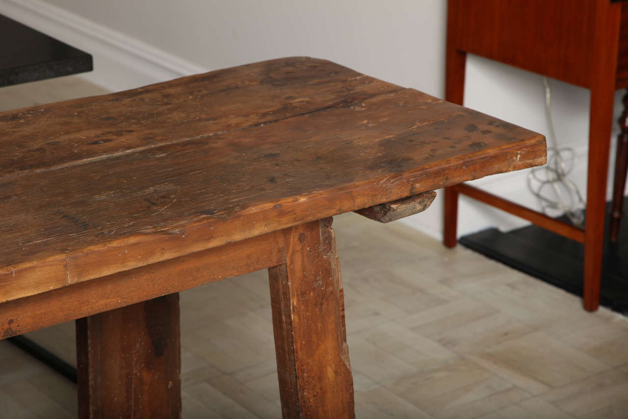 Mid-18th Century Walnut Console Table For Sale 2