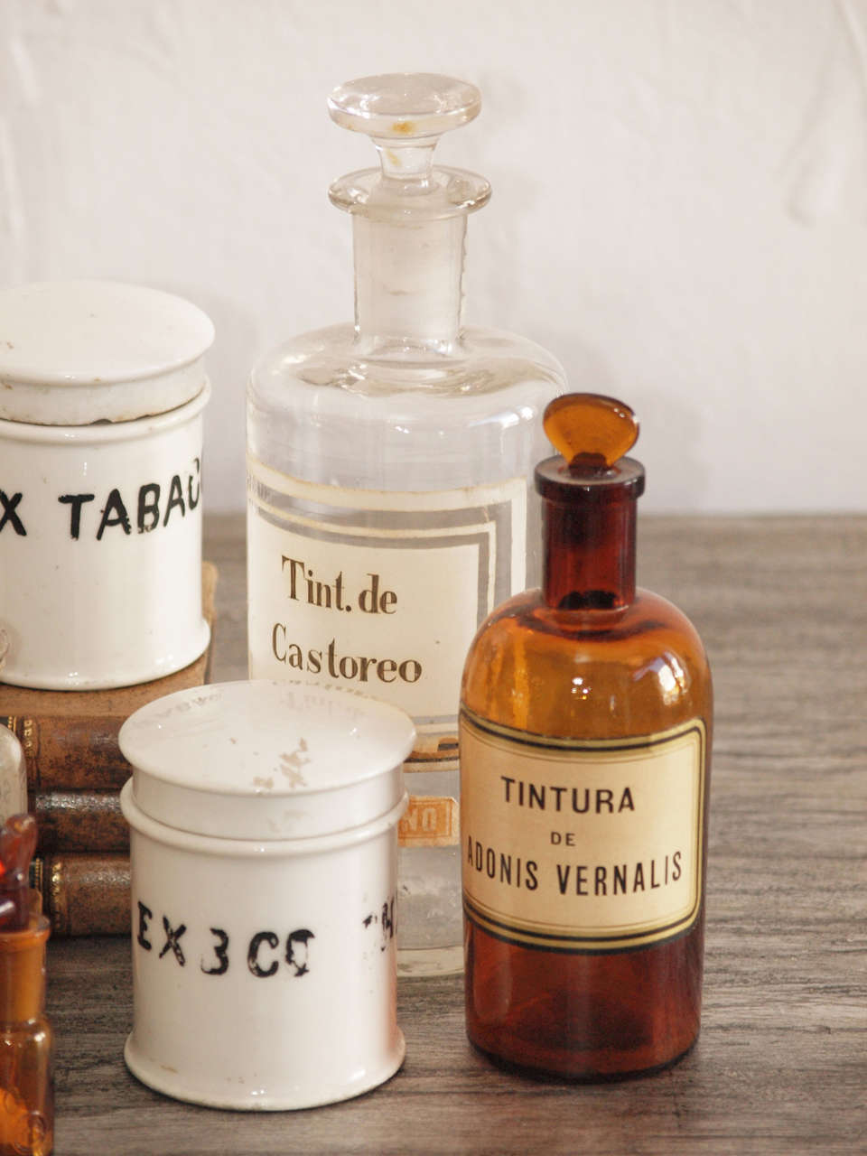Collection of Apothecary Bottles and Jars, circa 1900 In Good Condition In New Orleans, LA