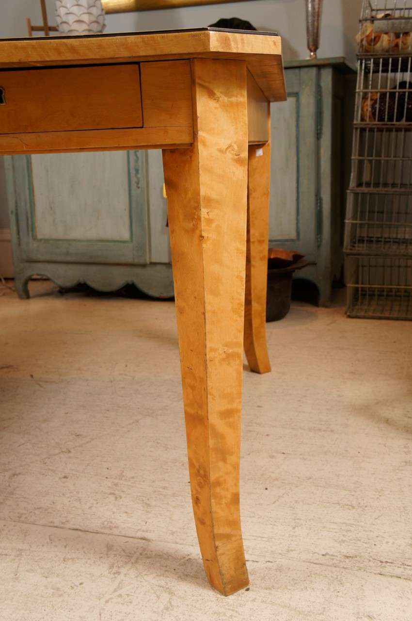 Biedermeier-style Satin Birch Library Table In Excellent Condition In Hudson, NY