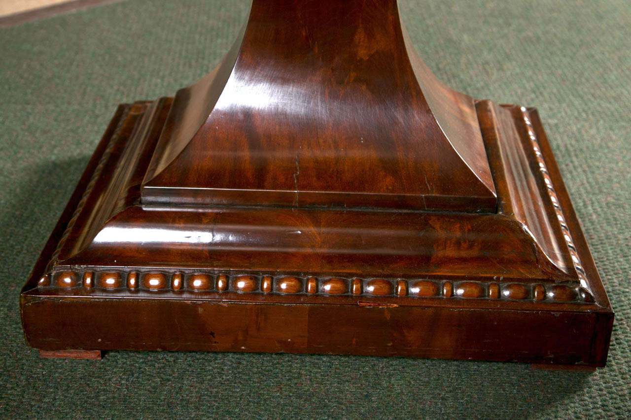Mahogany Centre Table In Excellent Condition In Stamford, CT
