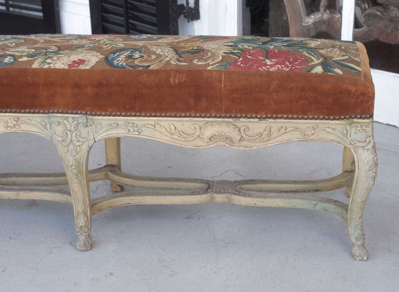 French Early 19th Louis XV Painted Long Bench with Abusson Cover In Good Condition In Natchez, MS