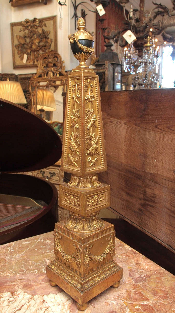 Pair of 18th Century Italian Luigi XVI Gilt Wood Decorated Obelisk For Sale 2