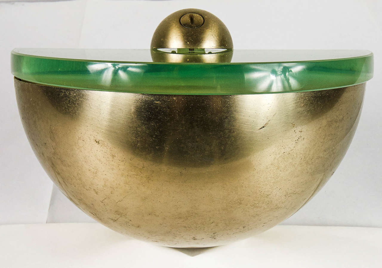 Cromed brass structure and thick sendblasted cristal .
Published in the 