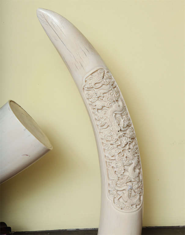 Antique Chinese carved elephant ivory garniture of three tusks In Excellent Condition In New York, NY