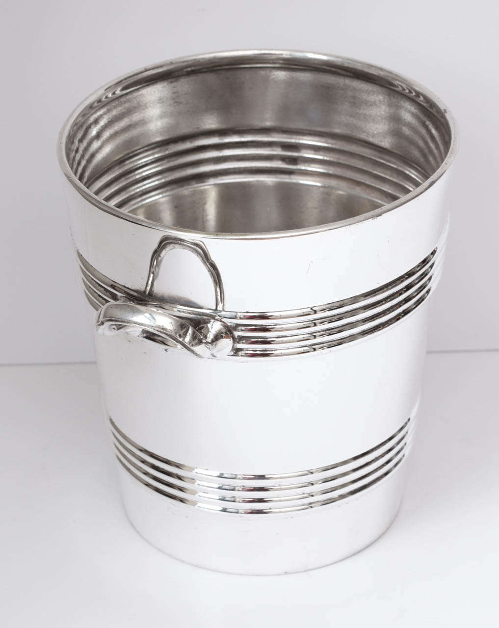 20th Century Art Deco Pair of Large Silver-Plated Standing Ice Buckets by Walker & Hall